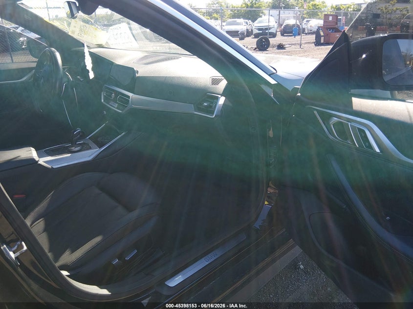 2023 BMW 4er VIN WBA73AV05PFN87837 IAAI salvage auction — REAR END, Salvage Title, sold $13,200 on 2026-08-14 (photo 5)