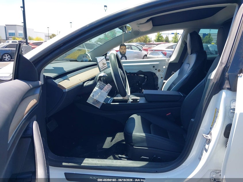 2023 Tesla Model 3 VIN 5YJ3E1EA4PF593041 IAAI salvage auction — RIGHT FRONT, Salvage Title, sold $8,950 on 2026-07-10 (photo 5)