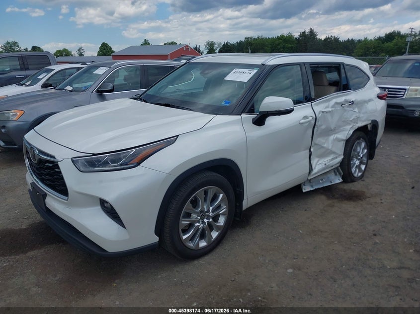 2021 Toyota Highlander VIN 5TDDZRBH1MS527255 IAAI salvage auction — SIDE, Salvage (Virginia), sold $16,900 on 2026-07-28 (photo 2)