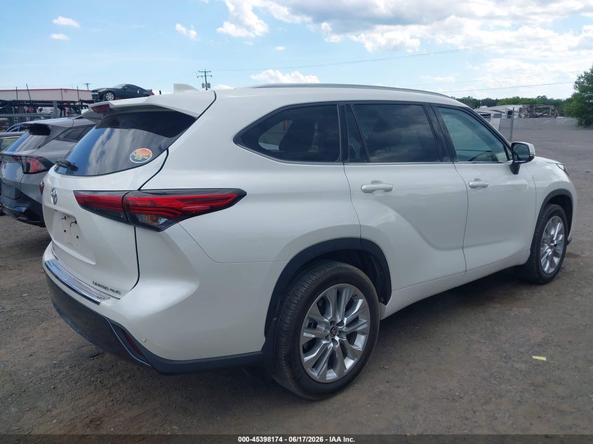 2021 Toyota Highlander VIN 5TDDZRBH1MS527255 IAAI salvage auction — SIDE, Salvage (Virginia), sold $16,900 on 2026-07-28 (photo 4)