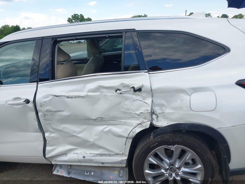 2021 Toyota Highlander VIN 5TDDZRBH1MS527255 IAAI salvage auction — SIDE, Salvage (Virginia), sold $16,900 on 2026-07-28 (photo 6)