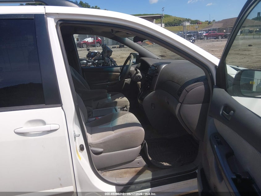 2008 Toyota Sienna VIN 5TDZK23CX8S207295 IAAI salvage auction — RIGHT FRONT, Salvage (West Virginia), sold $425 on 2026-07-29 (photo 5)