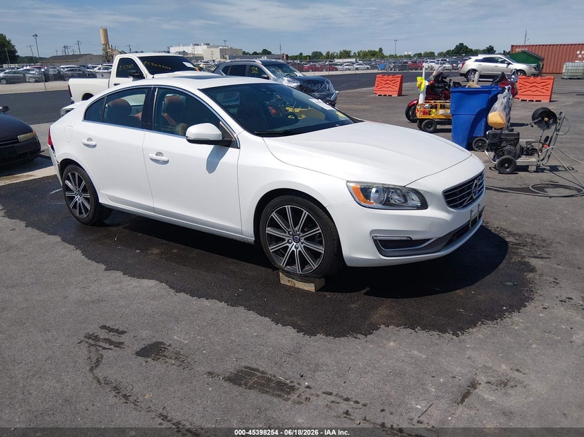 2018 Volvo VIN LYV402HK4JB178520 IAAI salvage auction — REAR END, Salvage (Missouri), sold $125 on 2026-07-28 (photo 1)