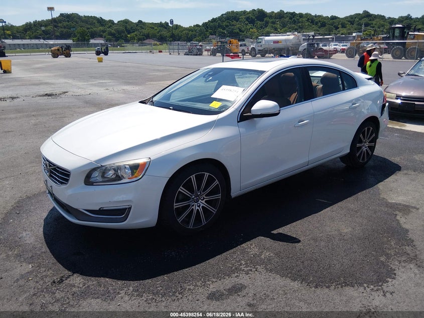 2018 Volvo VIN LYV402HK4JB178520 IAAI salvage auction — REAR END, Salvage (Missouri), sold $125 on 2026-07-28 (photo 2)