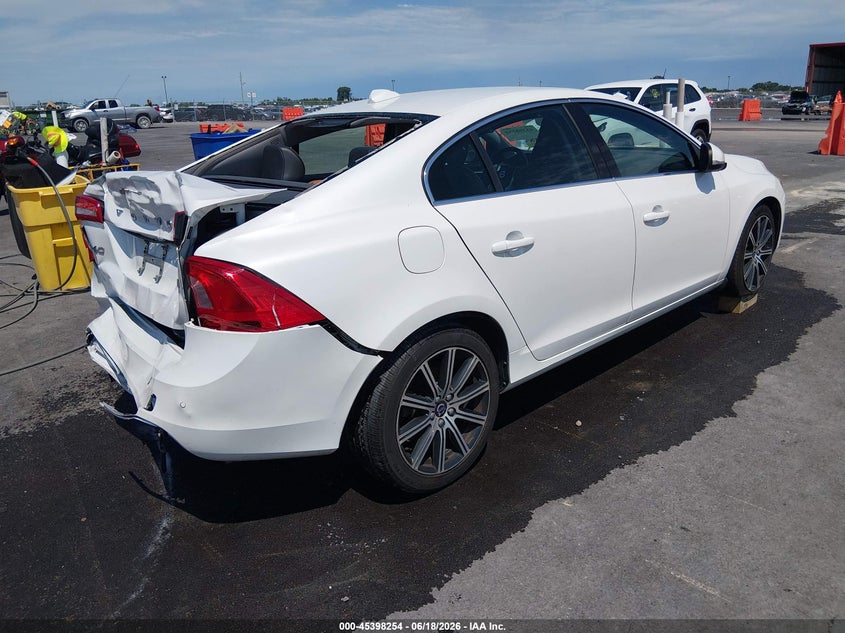 2018 Volvo VIN LYV402HK4JB178520 IAAI salvage auction — REAR END, Salvage (Missouri), sold $125 on 2026-07-28 (photo 4)