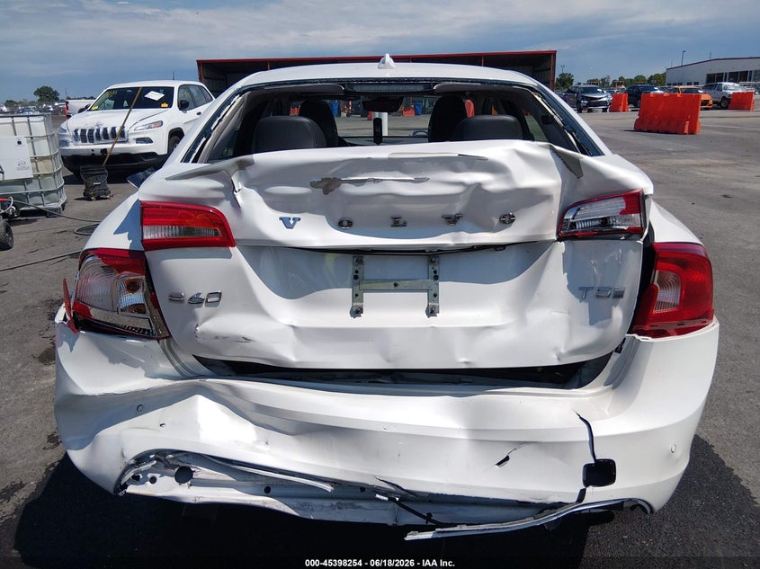2018 Volvo VIN LYV402HK4JB178520 IAAI salvage auction — REAR END, Salvage (Missouri), sold $125 on 2026-07-28 (photo 6)