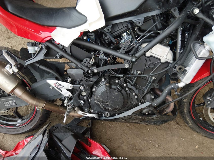 2025 Kawasaki Ninja VIN ML5EXGG14SDA60705 IAAI salvage auction — FRONT END, Salvage (Ohio), sold $850 on 2026-07-15 (photo 8)