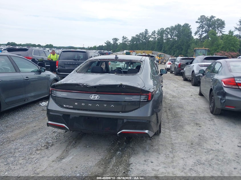 2025 Hyundai Sonata VIN KMHL14JA6SA429483 IAAI salvage auction — REAR END, Salvage (Georgia), sold $8,500 on 2026-07-28 (photo 4)