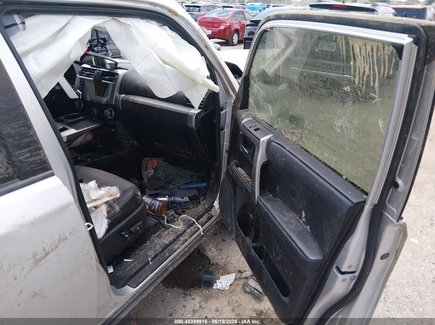 2020 Toyota 4runner VIN JTEZU5JR9L5215708 IAAI salvage auction — ROLLOVER, Salvage (Texas), sold $3,100 on 2026-07-18 (photo 5)