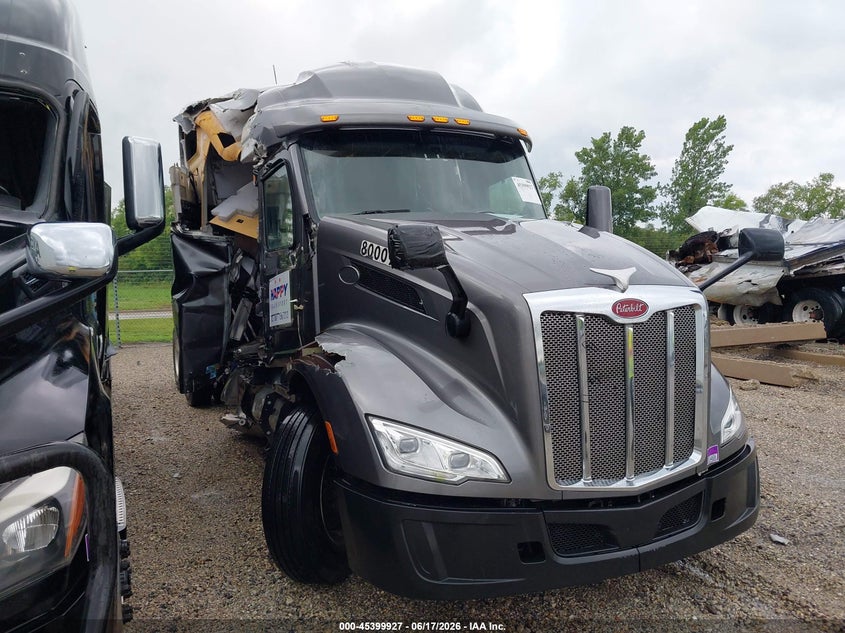 2022 Peterbilt 579 VIN 1XPBD49X5ND800098 IAAI salvage auction — ROLLOVER, Clear (Indiana), sold $9,600 on 2026-07-22 (photo 1)