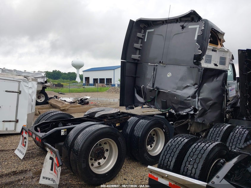 2022 Peterbilt 579 VIN 1XPBD49X5ND800098 IAAI salvage auction — ROLLOVER, Clear (Indiana), sold $9,600 on 2026-07-22 (photo 4)