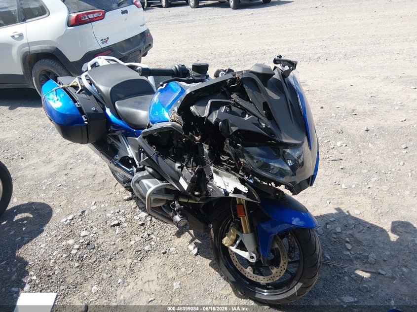 2022 BMW R 1250 VIN WB10L0300N6F03552 IAAI salvage auction — FRONT END, Salvage (Virginia), sold $2,800 on 2026-07-28 (photo 1)