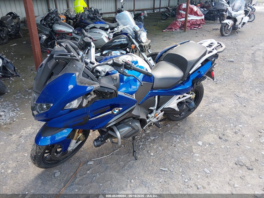 2022 BMW R 1250 VIN WB10L0300N6F03552 IAAI salvage auction — FRONT END, Salvage (Virginia), sold $2,800 on 2026-07-28 (photo 2)