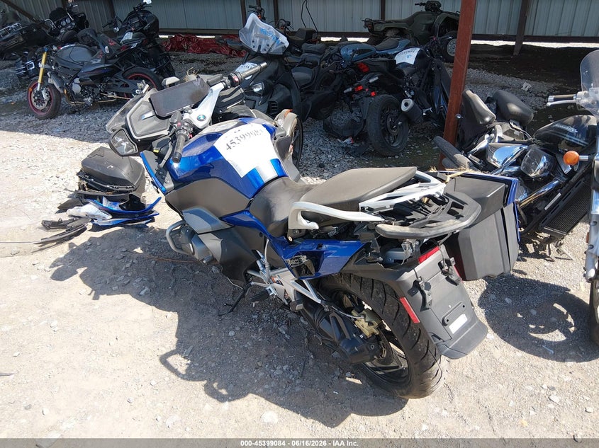 2022 BMW R 1250 VIN WB10L0300N6F03552 IAAI salvage auction — FRONT END, Salvage (Virginia), sold $2,800 on 2026-07-28 (photo 3)