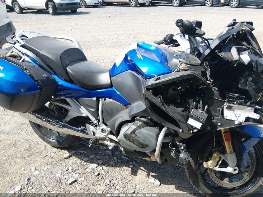 2022 BMW R 1250 VIN WB10L0300N6F03552 IAAI salvage auction — FRONT END, Salvage (Virginia), sold $2,800 on 2026-07-28 (photo 8)