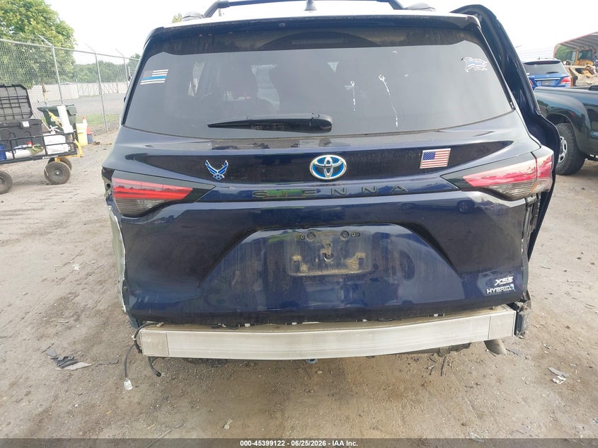 2022 Toyota Sienna VIN 5TDDRKEC6NS079183 IAAI salvage auction — REAR END, Salvage Title, sold $18,725 on 2026-10-06 (photo 6)
