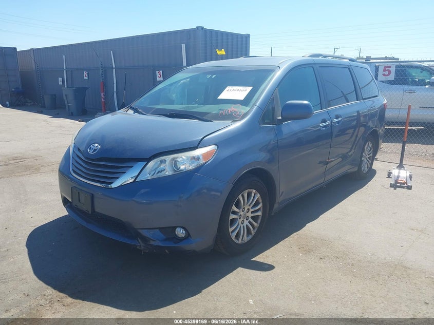 2015 Toyota Sienna VIN 5TDYK3DC7FS620563 IAAI salvage auction — SIDE, Salvage (California), sold $4,900 on 2026-07-10 (photo 2)