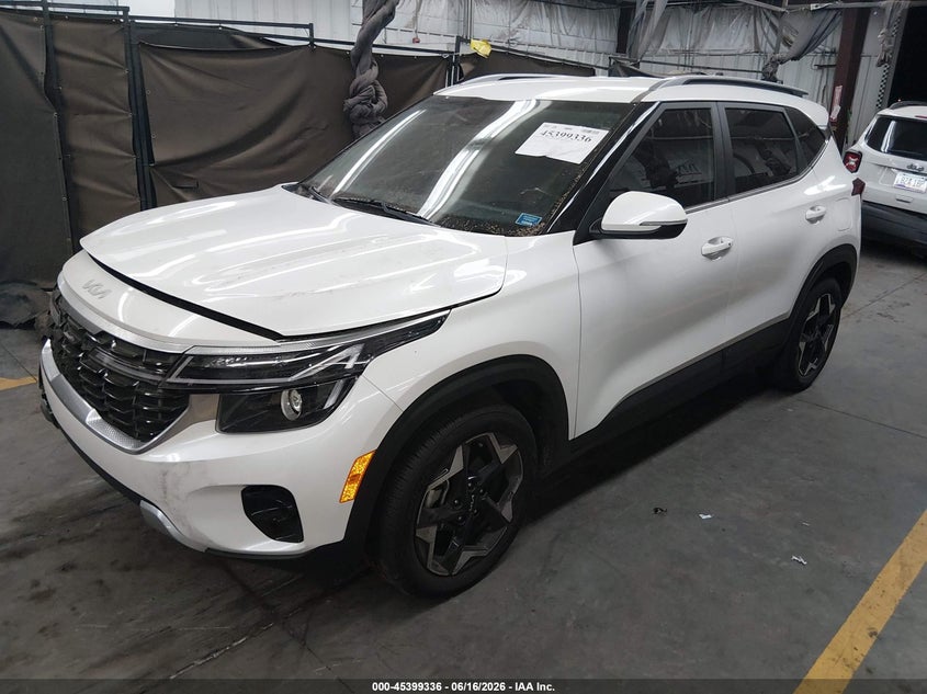 2024 Kia Seltos VIN KNDER2AA2R7565966 IAAI salvage auction — LEFT FRONT, Salvage Title, sold $6,900 on 2026-08-01 (photo 2)