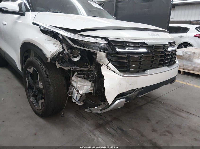 2024 Kia Seltos VIN KNDER2AA2R7565966 IAAI salvage auction — LEFT FRONT, Salvage Title, sold $6,900 on 2026-08-01 (photo 6)