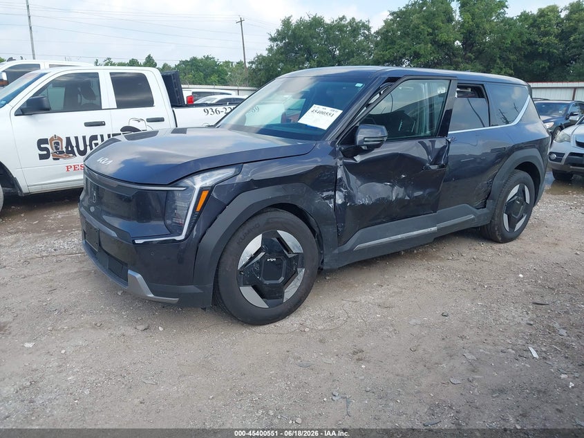 2026 Kia Ev9 VIN 5XYAB5S1XTG009367 IAAI salvage auction — SIDE, Salvage (Texas), sold $15,100 on 2026-07-29 (photo 2)