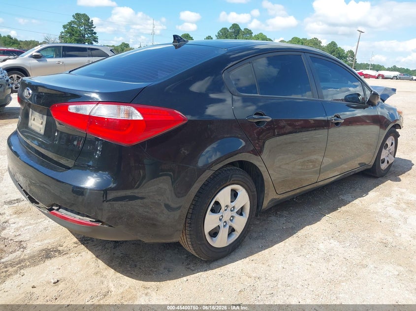 2015 Kia Forte VIN KNAFK4A65F5428900 IAAI salvage auction — FRONT & REAR, Salvage (Texas), sold $450 on 2026-07-16 (photo 4)