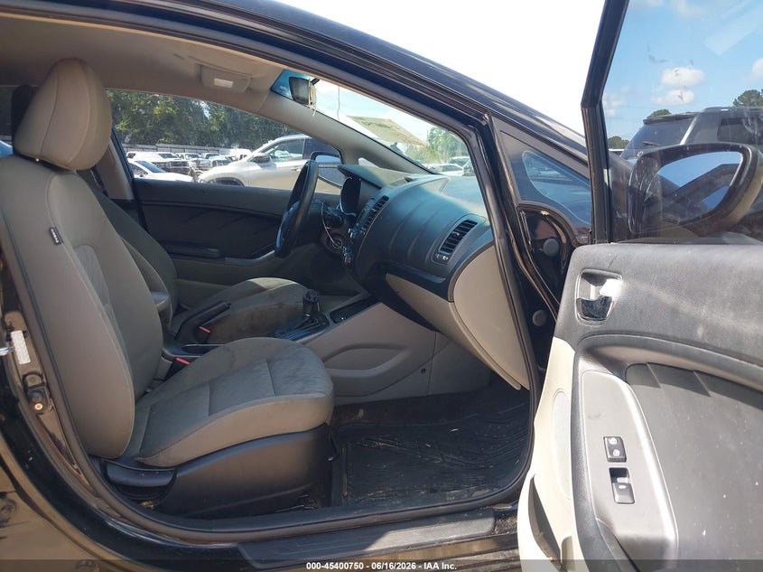 2015 Kia Forte VIN KNAFK4A65F5428900 IAAI salvage auction — FRONT & REAR, Salvage (Texas), sold $450 on 2026-07-16 (photo 5)