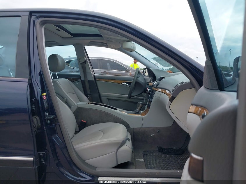 2007 Mercedes-benz E-class VIN WDBUF56X67B079415 IAAI salvage auction — WATER/FLOOD, Salvage (Texas), sold $525 on 2026-07-30 (photo 5)