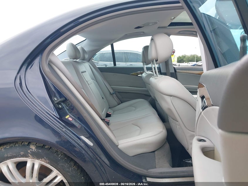 2007 Mercedes-benz E-class VIN WDBUF56X67B079415 IAAI salvage auction — WATER/FLOOD, Salvage (Texas), sold $525 on 2026-07-30 (photo 8)