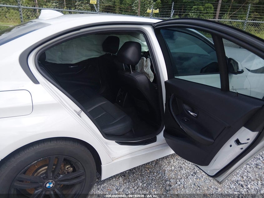 2015 BMW 3er VIN WBA3A5G54FNS87621 IAAI salvage auction — FRONT END, Salvage (Mississippi), sold $425 on 2026-08-14 (photo 8)