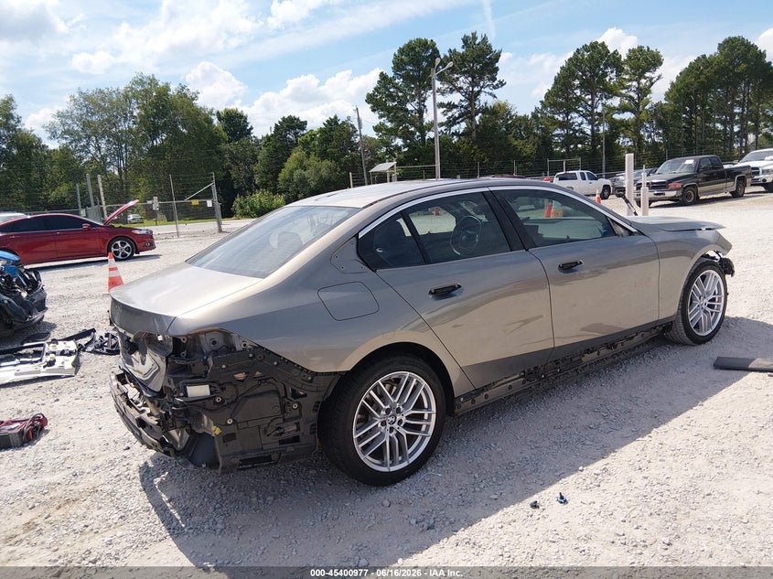 2024 BMW 5er VIN WBA43FJ09RCS37850 IAAI salvage auction — FRONT & REAR, Salvage (Alabama), sold $2,550 on 2026-07-29 (photo 4)