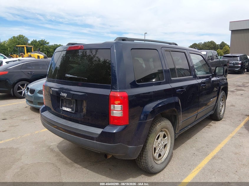 2014 Jeep Liberty (patriot) VIN 1C4NJPBAXED801147 IAAI salvage auction — NORMAL WEAR, Clear (Oregon), sold $275 on 2026-07-31 (photo 4)