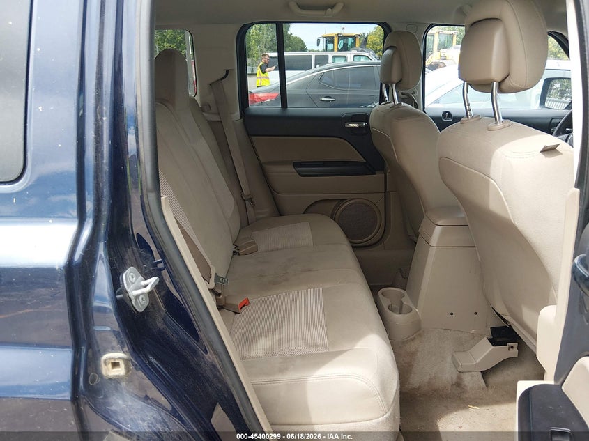 2014 Jeep Liberty (patriot) VIN 1C4NJPBAXED801147 IAAI salvage auction — NORMAL WEAR, Clear (Oregon), sold $275 on 2026-07-31 (photo 8)