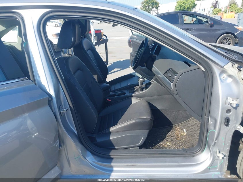 2022 Volkswagen Jetta VIN 3VW7M7BU9NM023967 IAAI salvage auction — RIGHT FRONT, Salvage (Kansas), sold $4,250 on 2026-08-24 (photo 5)