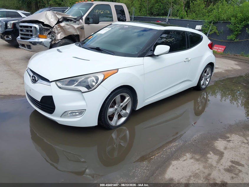 2014 Hyundai Veloster VIN KMHTC6AD5EU213305 IAAI salvage auction — REAR END, Salvage (Missouri), sold $525 on 2026-07-29 (photo 2)