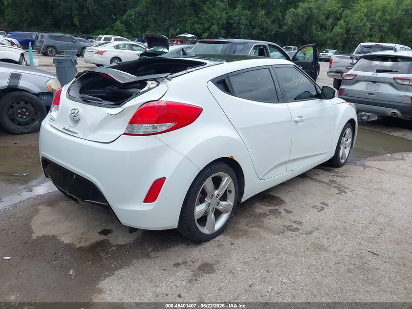 2014 Hyundai Veloster VIN KMHTC6AD5EU213305 IAAI salvage auction — REAR END, Salvage (Missouri), sold $525 on 2026-07-29 (photo 4)