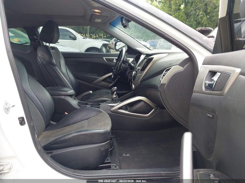 2014 Hyundai Veloster VIN KMHTC6AD5EU213305 IAAI salvage auction — REAR END, Salvage (Missouri), sold $525 on 2026-07-29 (photo 5)