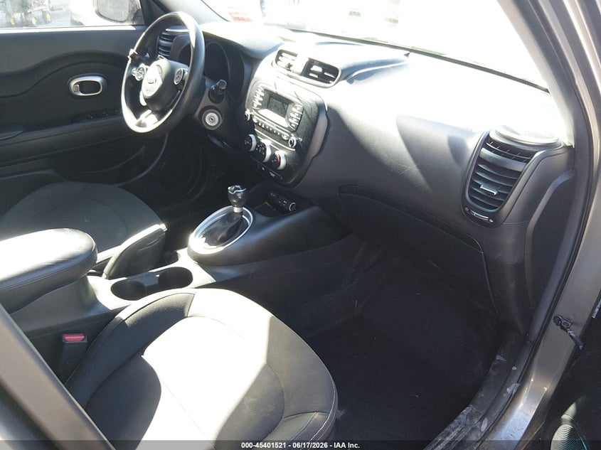 2015 Kia Soul VIN KNDJN2A28F7169572 IAAI salvage auction — RIGHT FRONT, Salvage (Maine), sold $25 on 2026-07-27 (photo 5)