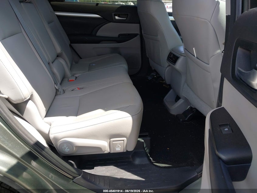 2016 Toyota Highlander VIN 5TDJKRFH6GS292180 IAAI salvage auction — FRONT END, Salvage Title, sold $3,850 on 2026-08-02 (photo 8)