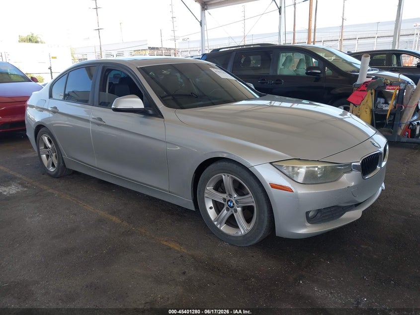 2014 BMW 3er VIN WBA3D3C52EK155930 IAAI salvage auction — LEFT SIDE, Salvage (California), sold $950 on 2026-07-14 (photo 1)