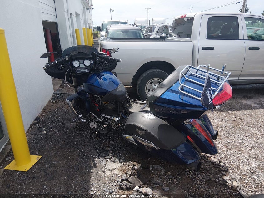 2011 Victory motorcycles Cross country VIN 5VPDB36N3B3002506 IAAI salvage auction — RIGHT SIDE, Salvage (South Carolina), sold $2,300 on 2026-07-28 (photo 3)