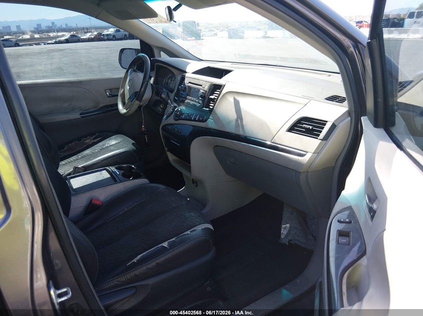 2011 Toyota Sienna VIN 5TDXK3DC4BS098755 IAAI salvage auction — NORMAL WEAR, Regular (Nevada), sold $2,475 on 2026-07-10 (photo 5)
