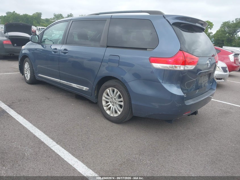2014 Toyota Sienna VIN 5TDYK3DC7ES418109 IAAI salvage auction — LEFT FRONT, Clear (Tennessee), sold $3,300 on 2026-07-14 (photo 3)