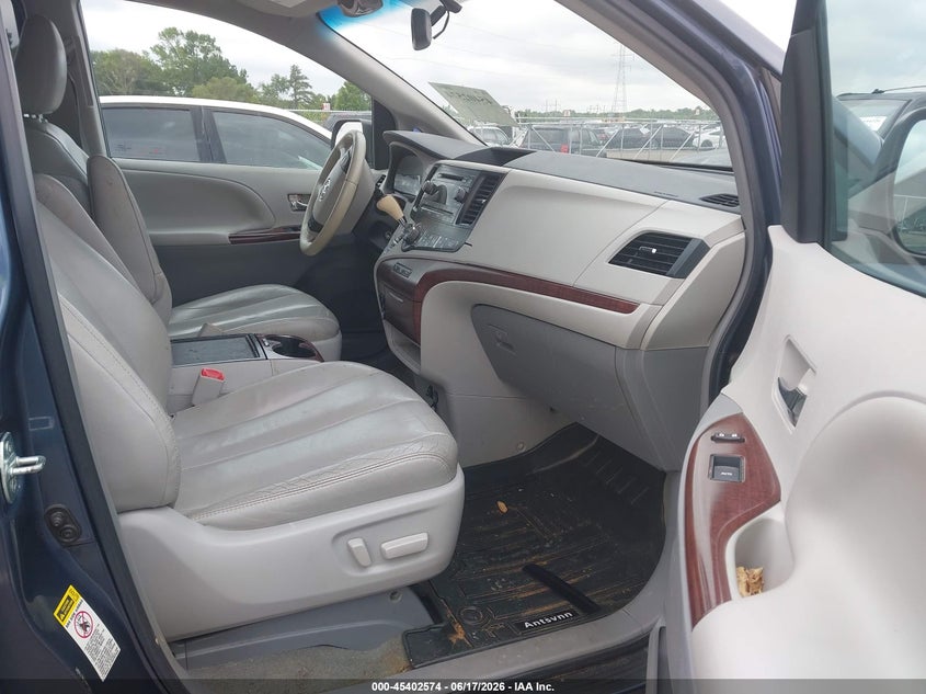 2014 Toyota Sienna VIN 5TDYK3DC7ES418109 IAAI salvage auction — LEFT FRONT, Clear (Tennessee), sold $3,300 on 2026-07-14 (photo 5)