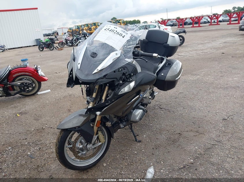 2020 BMW R 1250 VIN WB10J6308LZG39920 IAAI salvage auction — SIDE, Salvage Title, sold $1,700 on 2026-07-28 (photo 2)