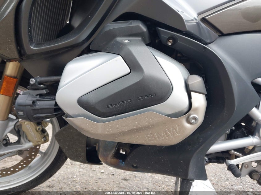 2020 BMW R 1250 VIN WB10J6308LZG39920 IAAI salvage auction — SIDE, Salvage Title, sold $1,700 on 2026-07-28 (photo 9)