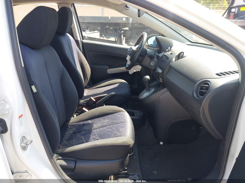 2011 Mazda 2 VIN JM1DE1HZ5B0101792 IAAI salvage auction — NORMAL WEAR, Salvage (Texas), sold $25 on 2026-07-29 (photo 5)