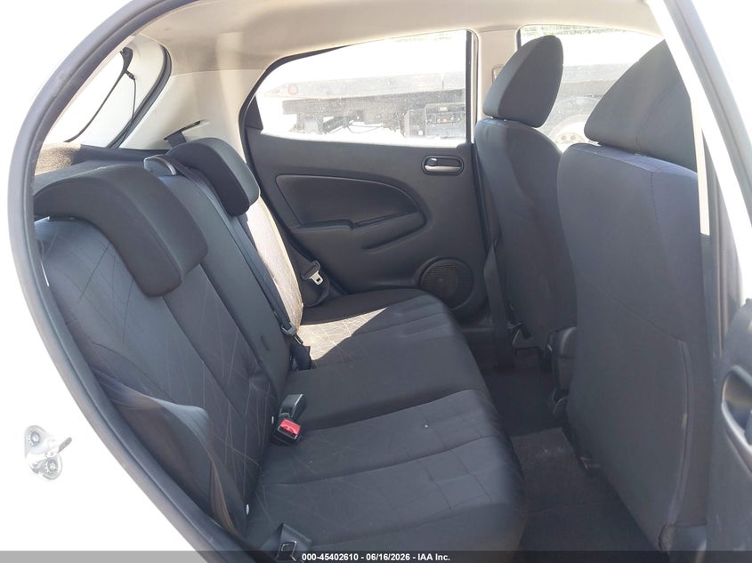 2011 Mazda 2 VIN JM1DE1HZ5B0101792 IAAI salvage auction — NORMAL WEAR, Salvage (Texas), sold $25 on 2026-07-29 (photo 8)