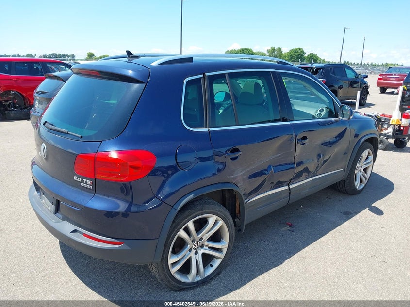 2012 Volkswagen Tiguan VIN WVGBV7AX4CW609443 IAAI salvage auction — RIGHT SIDE, Salvage Title, sold $525 on 2026-08-10 (photo 4)