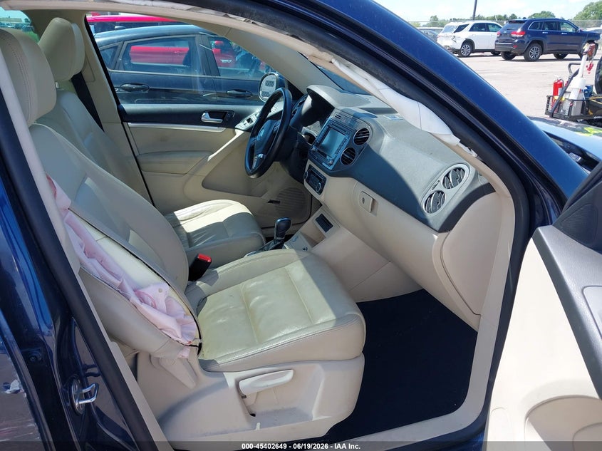 2012 Volkswagen Tiguan VIN WVGBV7AX4CW609443 IAAI salvage auction — RIGHT SIDE, Salvage Title, sold $525 on 2026-08-10 (photo 5)