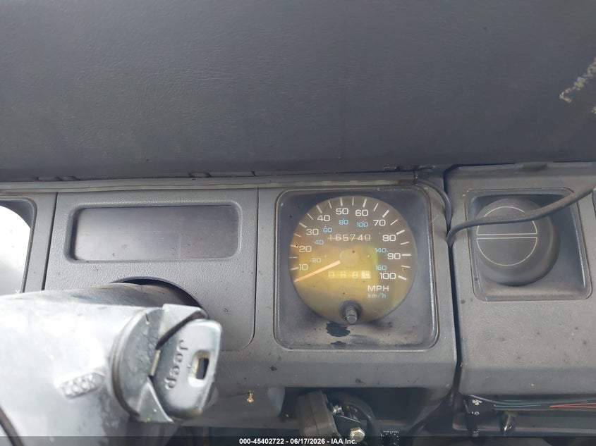 1993 Jeep Wrangler / VIN 1J4FY19P1PP207596 IAAI salvage auction — NORMAL WEAR, Clear (Illinois), sold $450 on 2026-07-18 (photo 7)